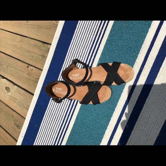 TOMS Espadrille Wedges - EUC - Picture 3 of 5